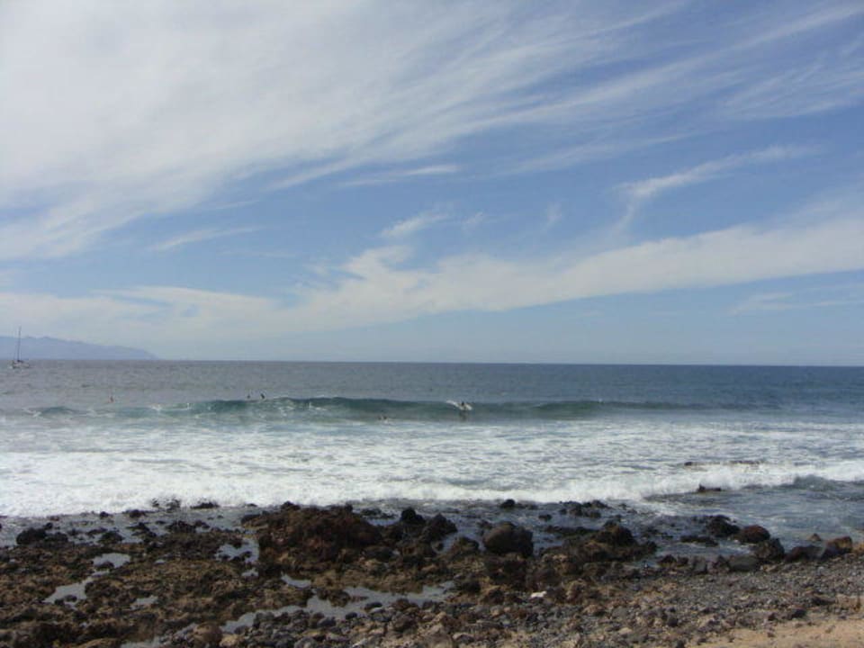 Am Strand, im Hintergrund La Gomera Iberostar Waves Bouganville Playa