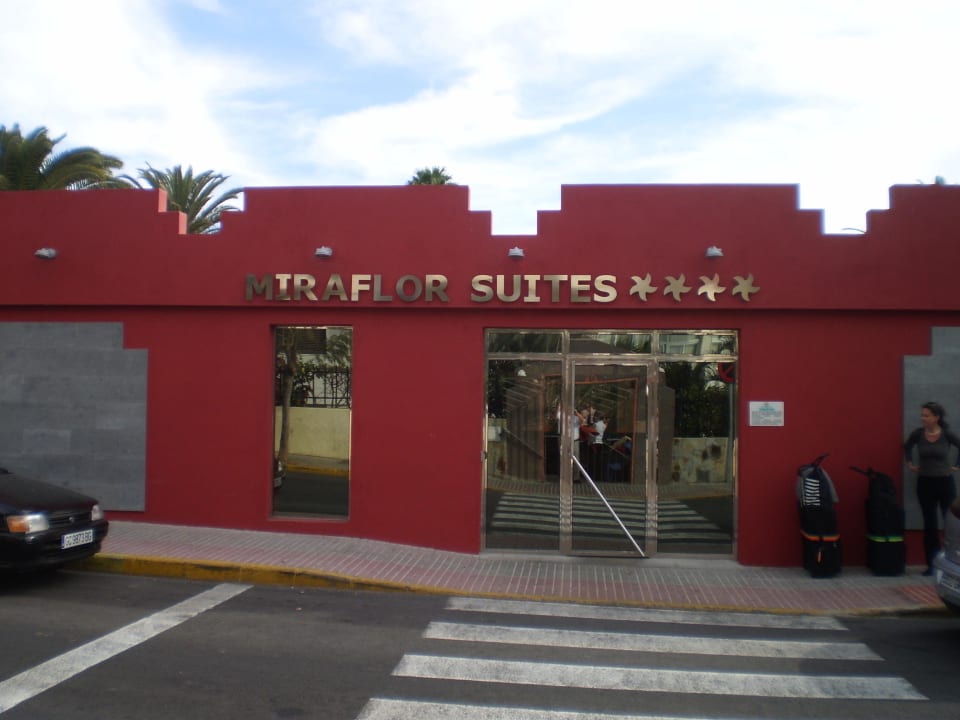 Eingang HL Miraflor Suites Hotel