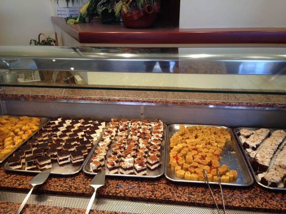 Süßes ,sehr lecker Vantaris Luxury Beach Resort