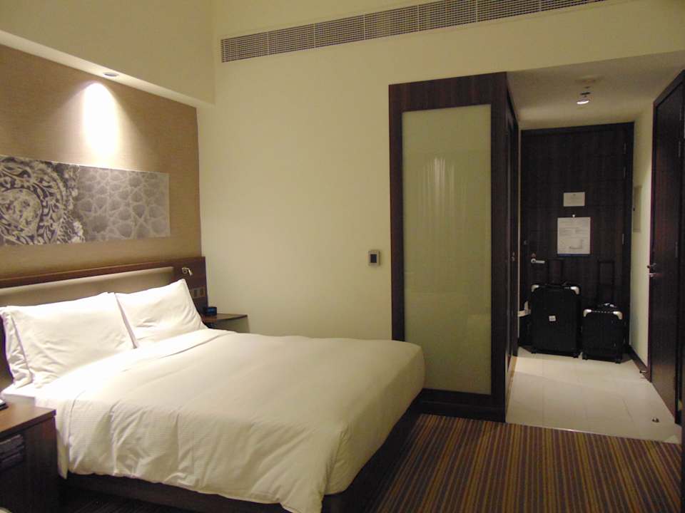 Zimmer Hampton By Hilton Dubai Airport