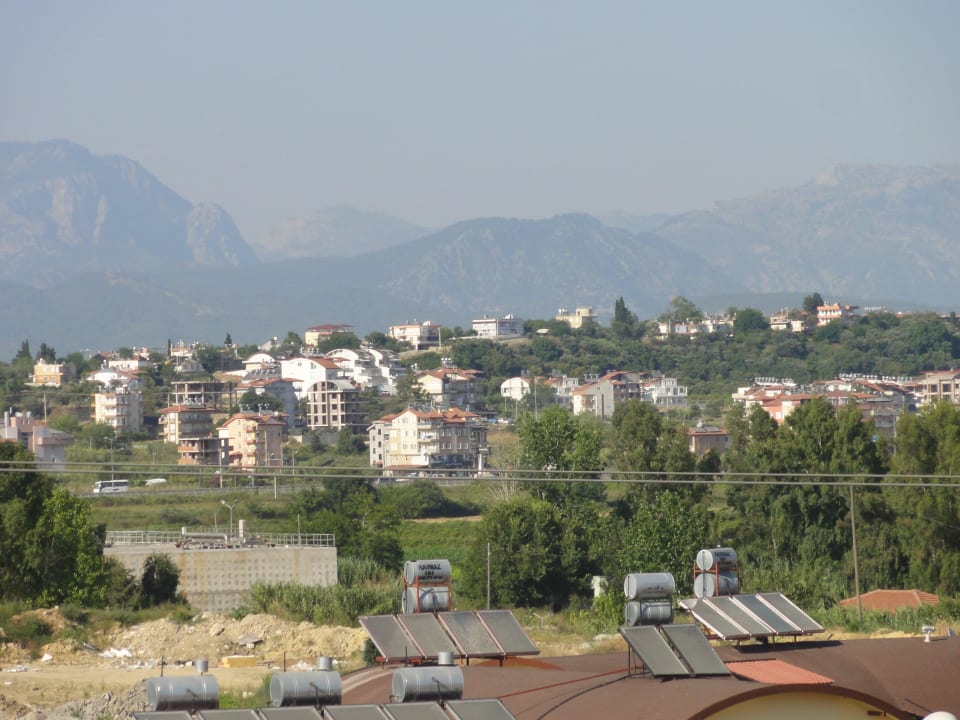 Zoom- Blick zu den bergen Dream World Resort & Spa