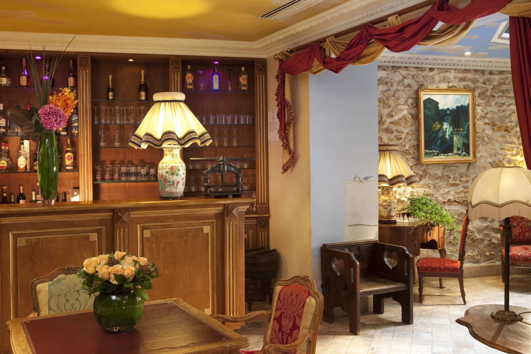 Bar lounge detail Hotel Kleber Champs Elysees Tour Eiffel Paris