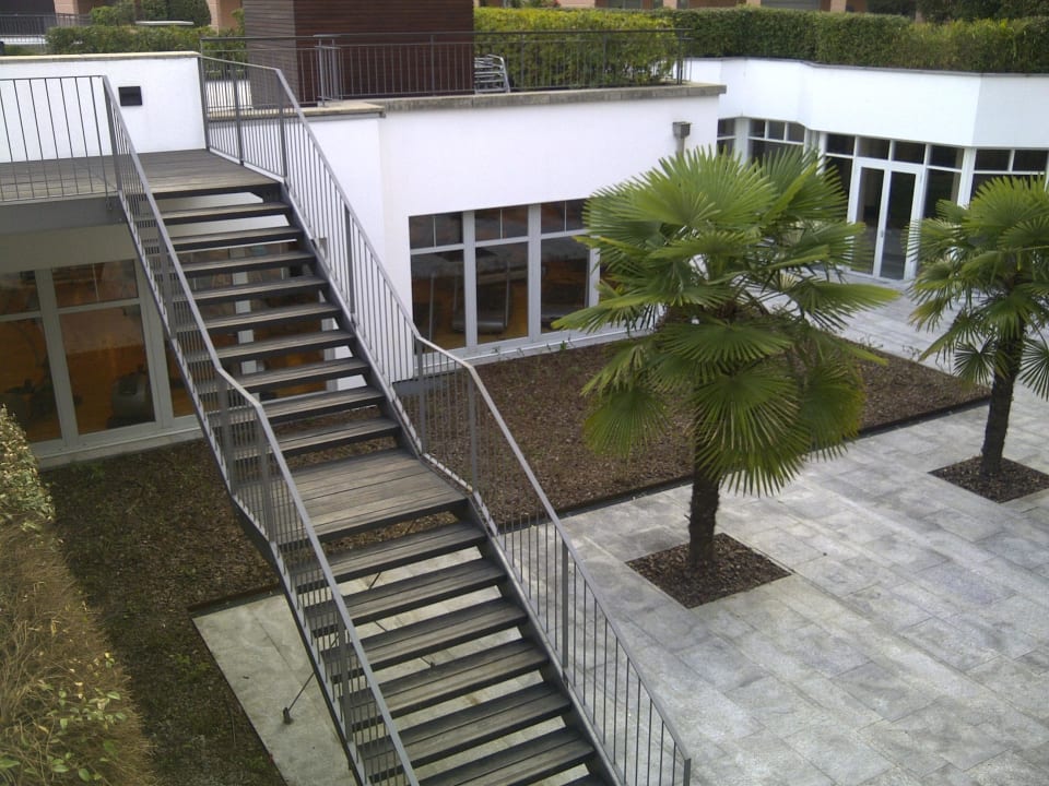 Blick auf Pool und Wellness Villa Sassa