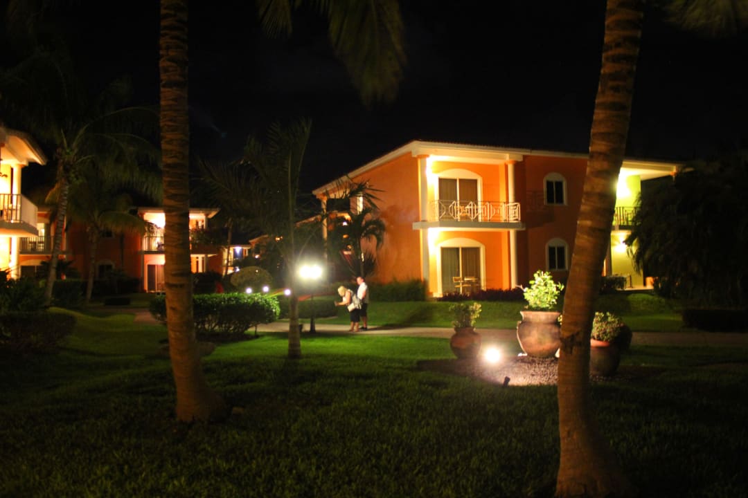 Hotelanlage bei Nacht H10 Ocean Maya Royale - Adults only