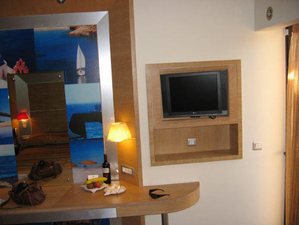 Sogar Flat-Screen Esperos Palace Resort & Spa