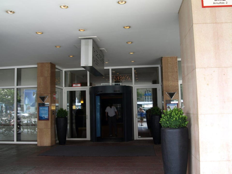 Hoteleingang NH Collection München Bavaria