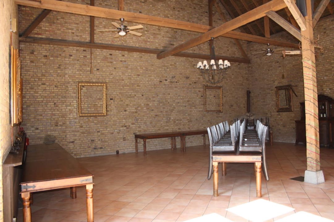 Die große Tafel wird vorbereitet Hotel Kleine Residenz am Schloss