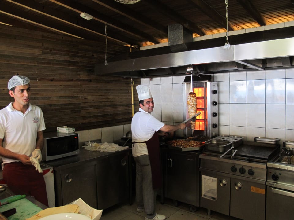 Mittags an der Strandbar Trendy Aspendos Beach Hotel