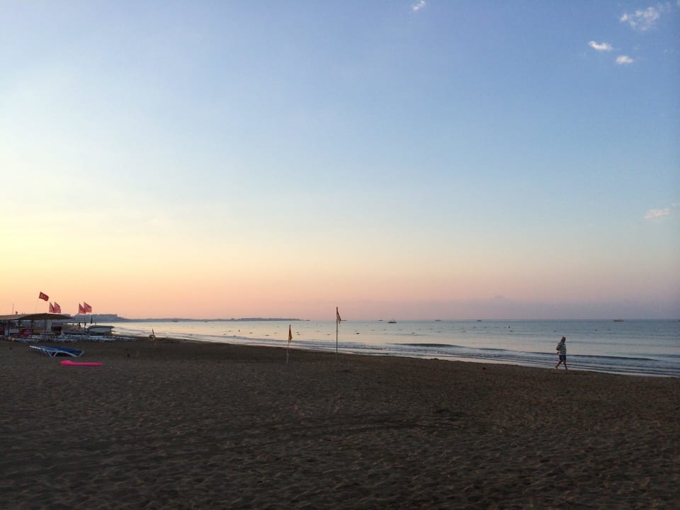 Früh morgens am Strand Aydinbey Kings Palace & Spa