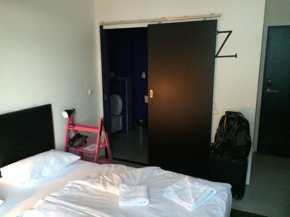 Blick vom Fenster in Richtung Bad NYX Hotel Prague by Leonardo Hotels