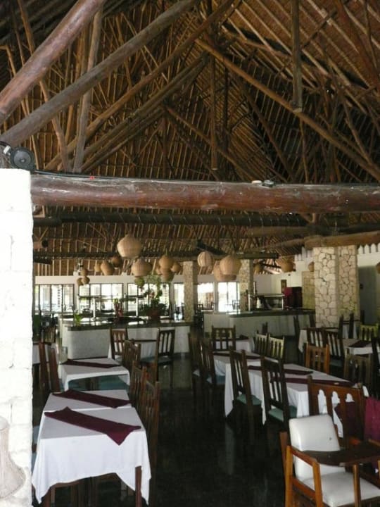 Abendessen im Speiselokal Hotel Papillon Lagoon Reef