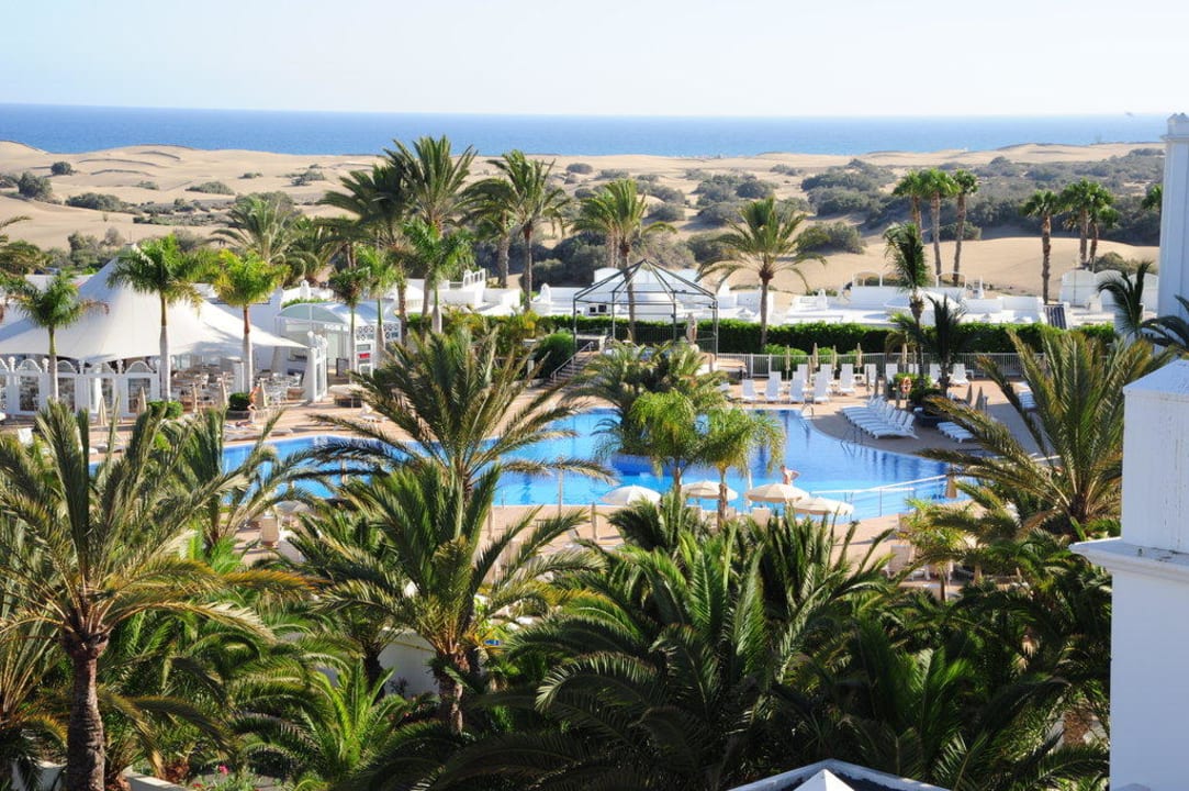 Der große Pool im Garten Hotel Riu Palace Maspalomas Adults Only