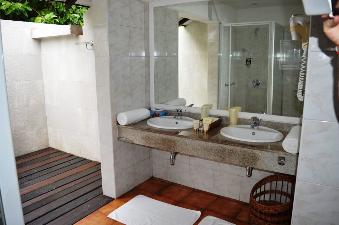 Bad Adaaran Select Meedhupparu Island Resort - Premium All Inclusive