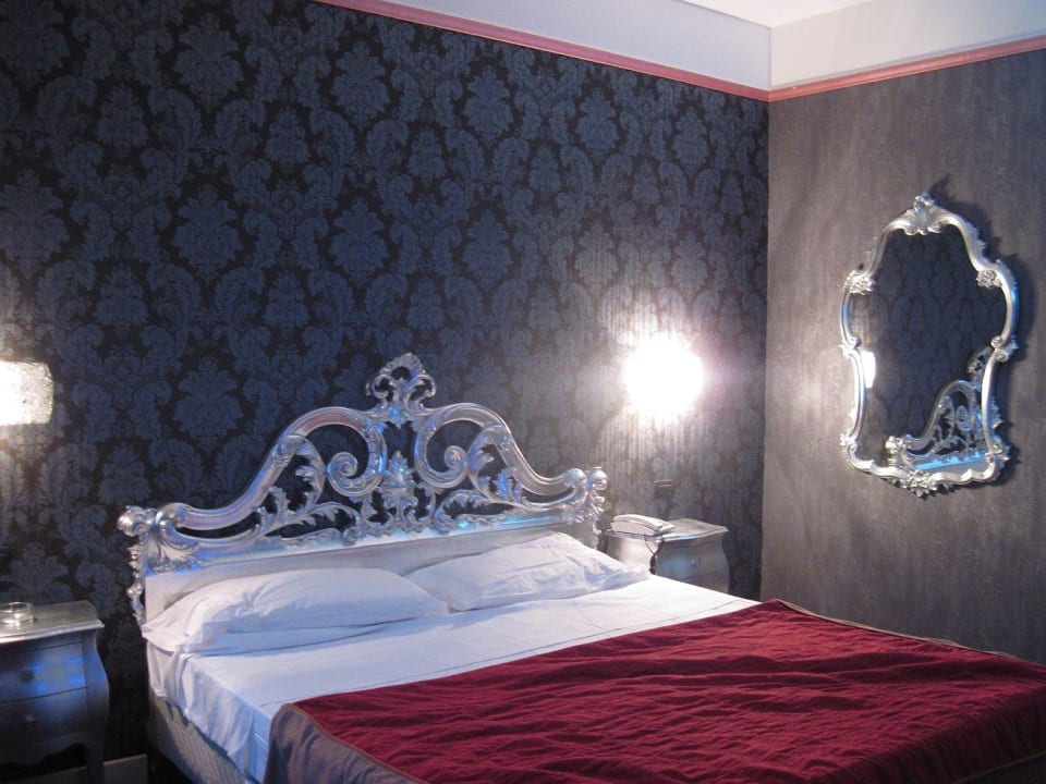 Einrichtung ist Geschmackssache, aber in Ordnung Hotel - Motel Flower