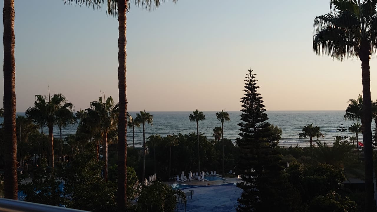 Gartenanlage Iz Flower Side Beach Hotel