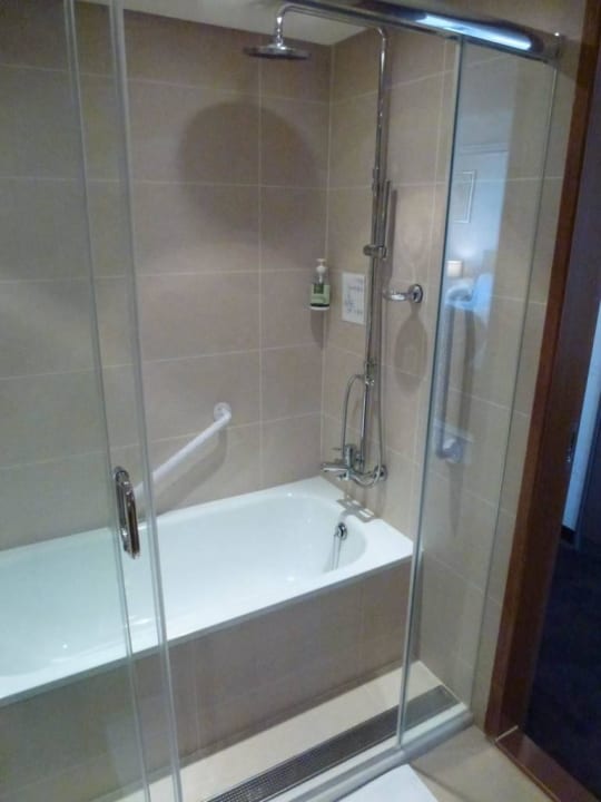 Badewanne mit Glasschiebetür Taipei Garden Hotel