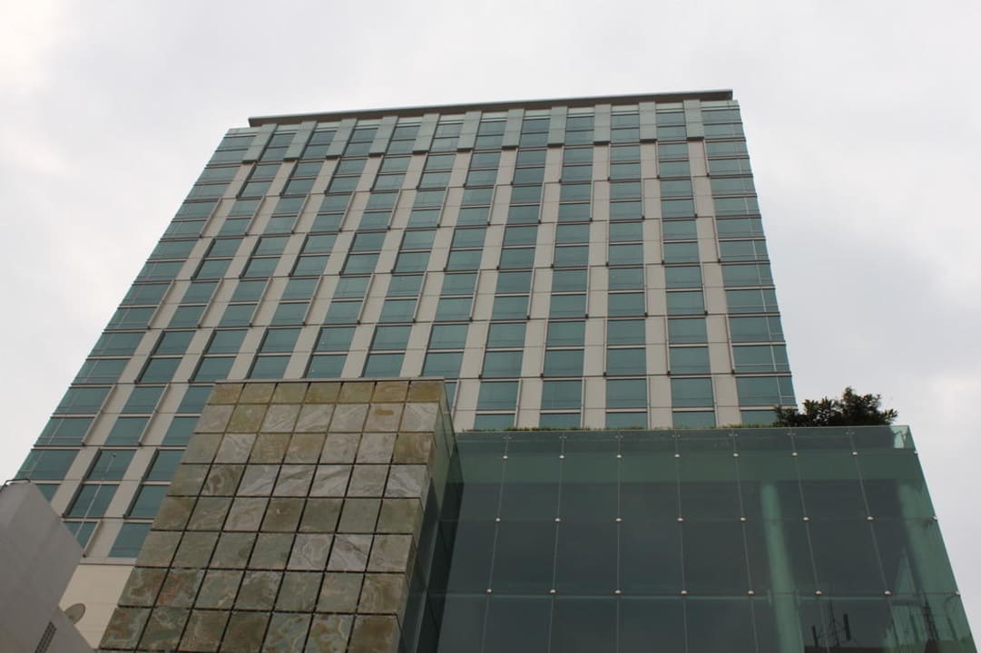 Blick von der Surawong Road Hotel Le Meridien Bangkok