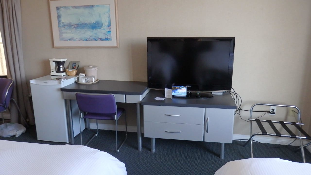 TV, Minikühlschrank,Kaffeezubereitung Hotel Empire Landmark