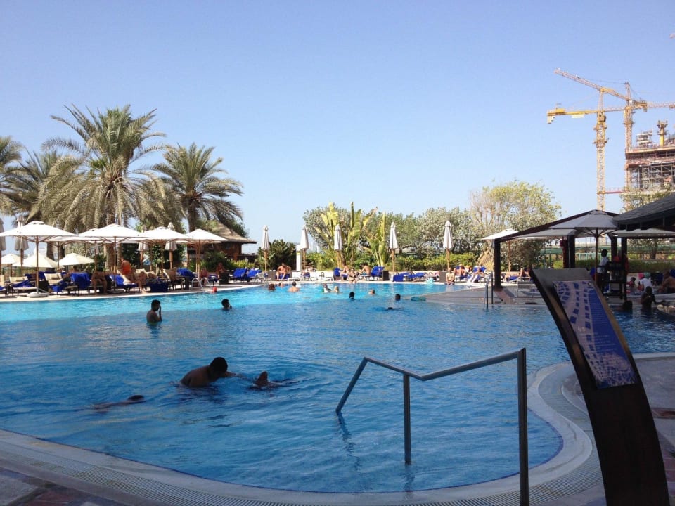 Pool Hilton Dubai Jumeirah