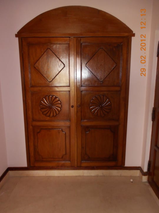 Geschnitzter Kleiderschrank Sultan Bey Hotel, El Gouna