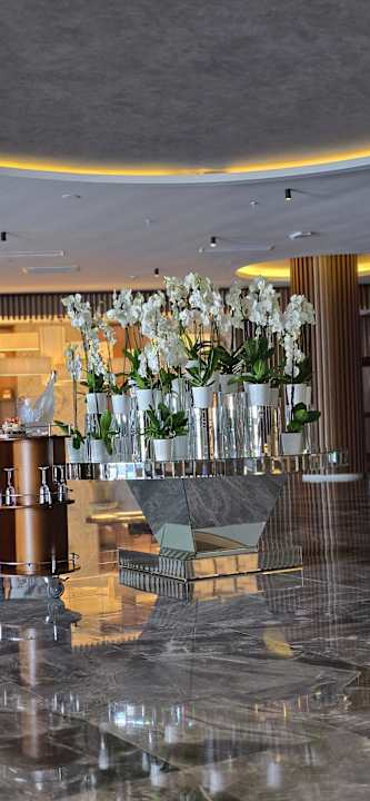 Lobby Rubi Platinum Sign