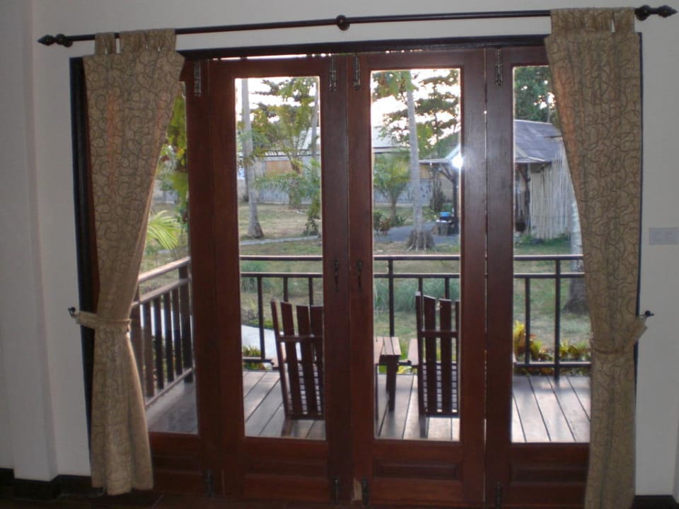 Blick auf Terrasse Hotel Lanta Klong Nin Beach Resort