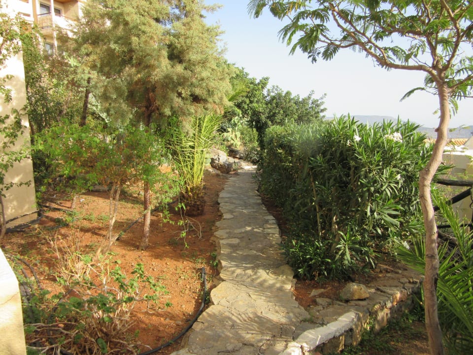 Weg in der Anlage Elounda Residence Resort & Waterpark