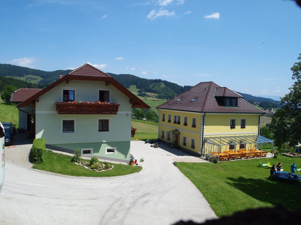 Der Steinerhof (vom Stall aus gesehen) Erlebnisbauernhof Steinerhof
