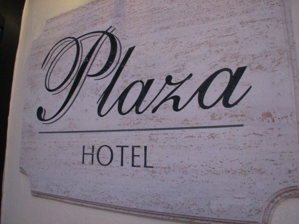 Schild. Hotel Plaza & Plaza Regency