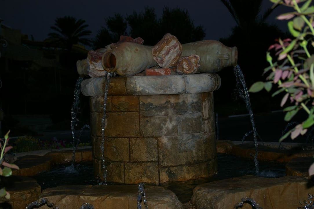 vorm Hoteleingang Houda Golf & Beach Club