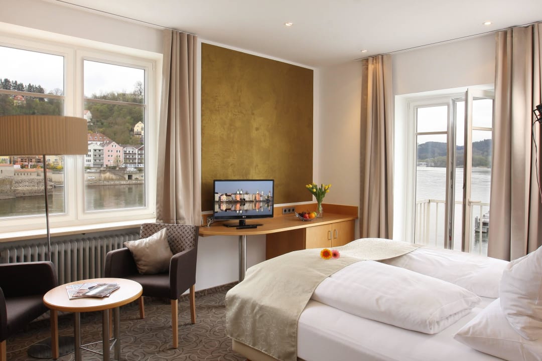Panoramazimmer mit kleinem Balkon Altstadt-Hotel Passau