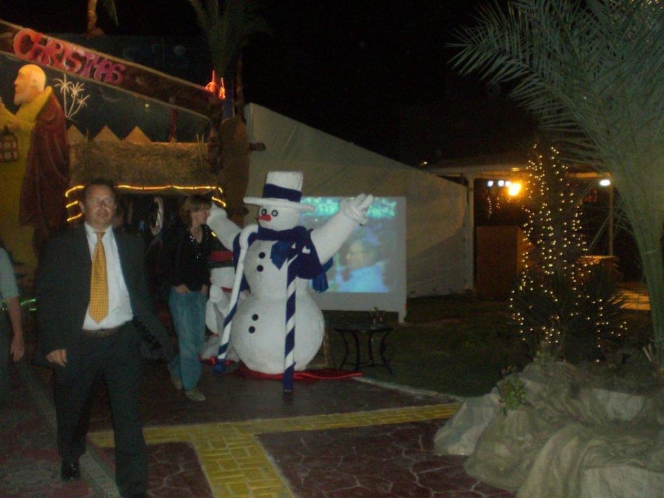Deko vor dem Weihnachtszelt Pickalbatros Dana Beach Resort - Hurghada