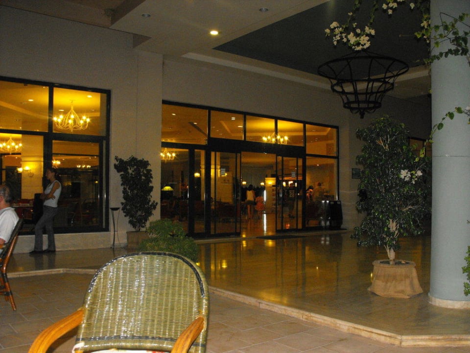 Außenansicht Hoteleingang Aska Hotel Just in Beach