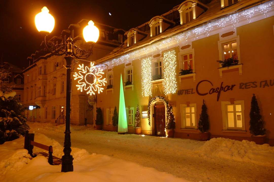 Außenansicht im Winter Hotel Caspar