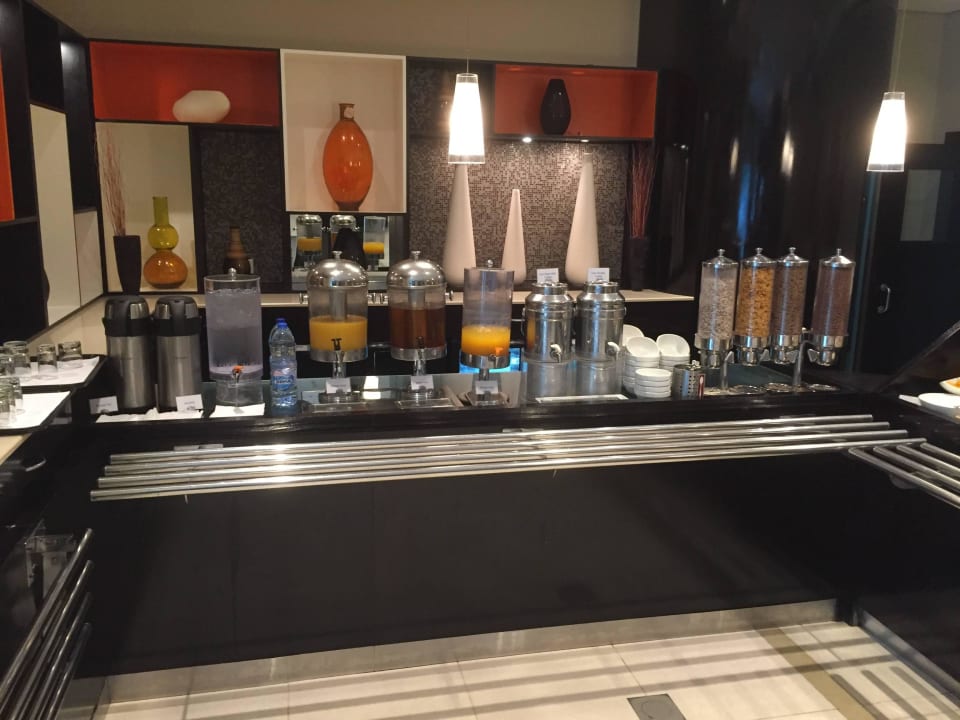 Frühstück Holiday Inn Express Dubai Safa Park