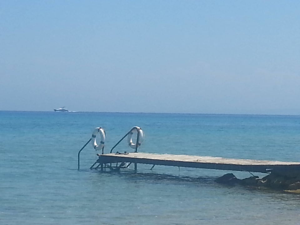 Pomosty na kamienistych fragmentach wejść do morza AluaSoul Zakynthos - Adults only