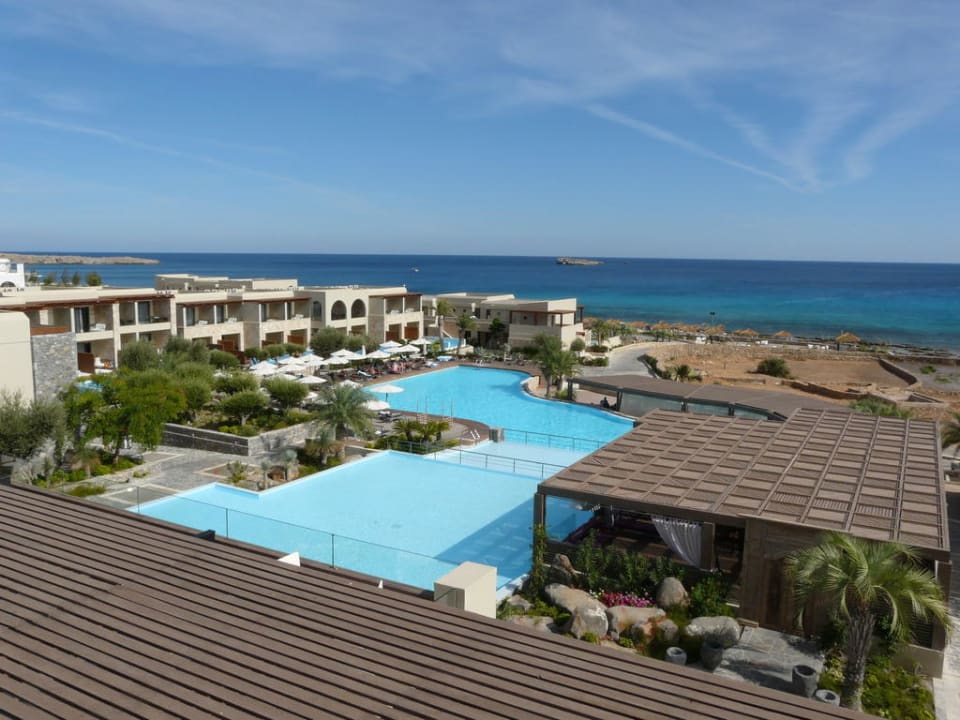 Ausblick von der Rezeption auf den Haupt-Pool Aquagrand Artistic Luxury Beach Resort - Adults only