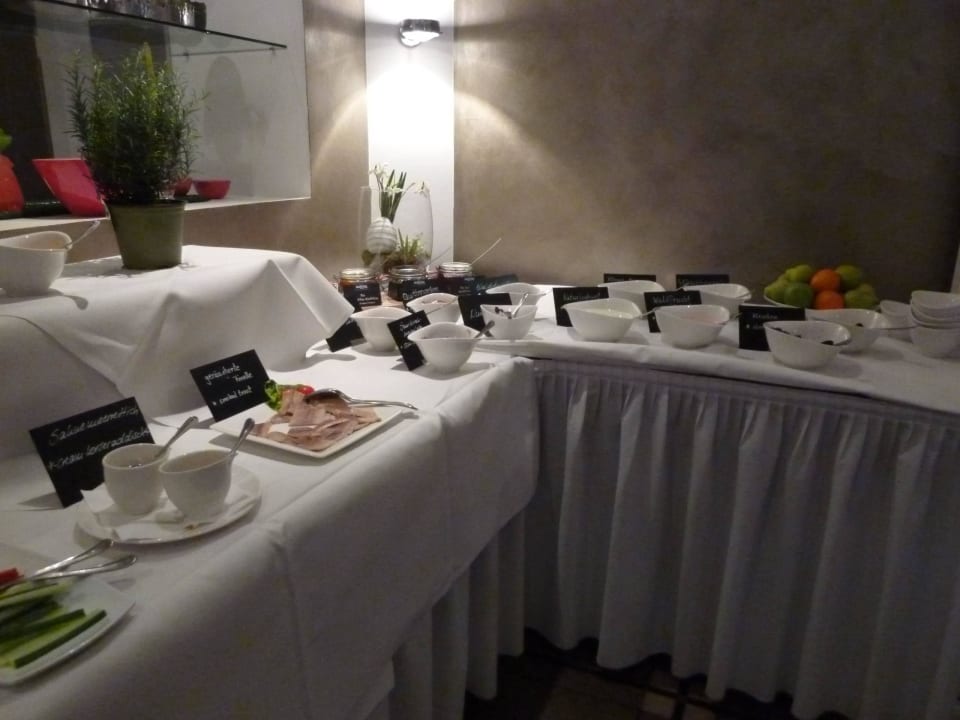 Buffet Teil 2 DORMERO Hotel Coburg