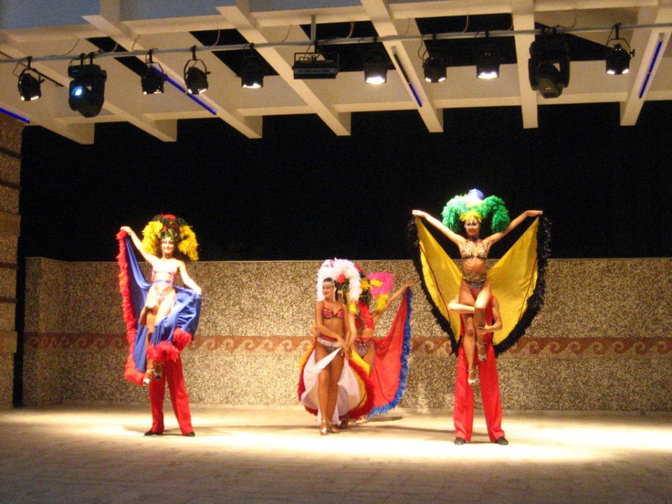 Abendshow in der Tempelbar Hotel Defne Kumul Deluxe