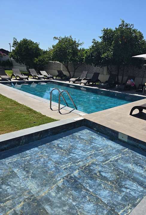 Pool Side Mira Palace & Spa