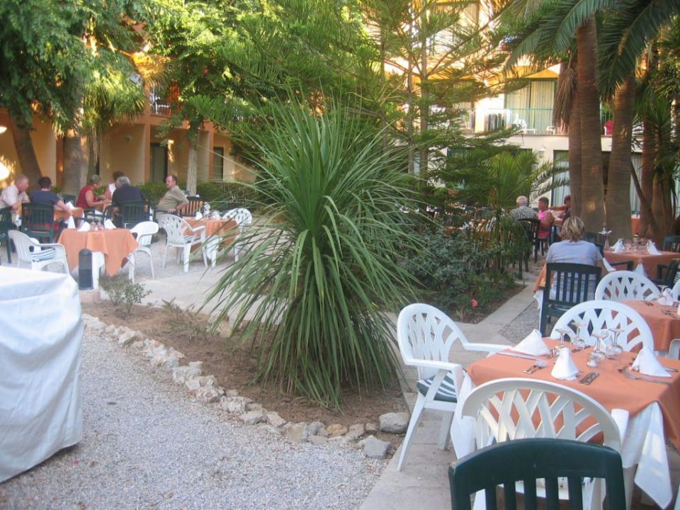 Gartenanlage - Restaurant Valentin Somni Hotel & Suites