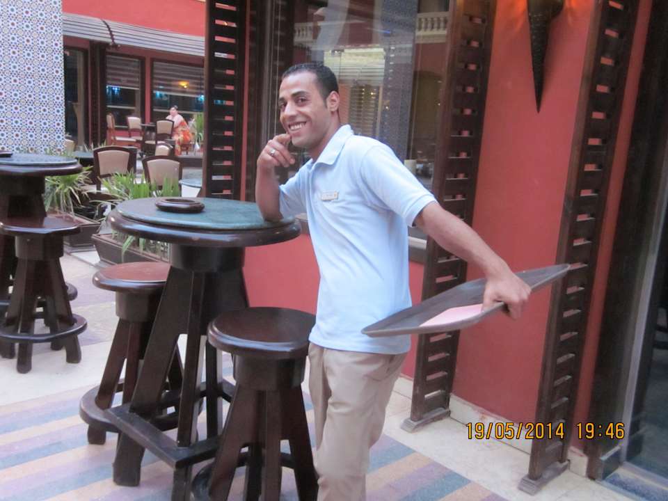 Бармен Pickalbatros Alf Leila Wa Leila Resort - Neverland Hurghada