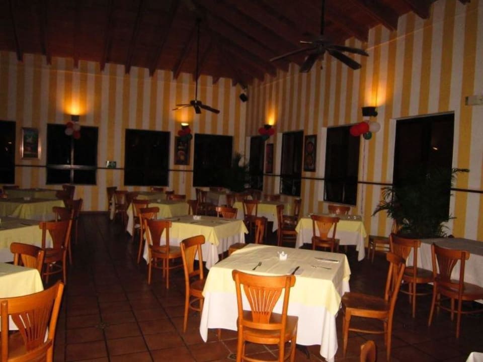 Weihnachtsdeko im Restaurant BelleVue Dominican Bay