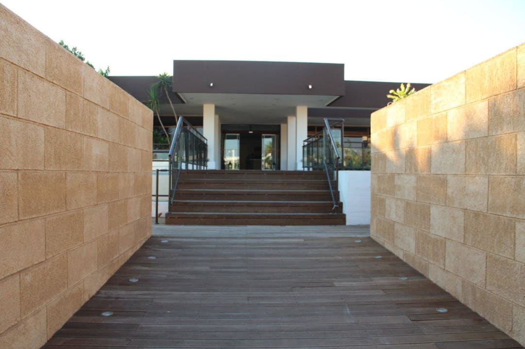 Eingang Anavadia Hotel