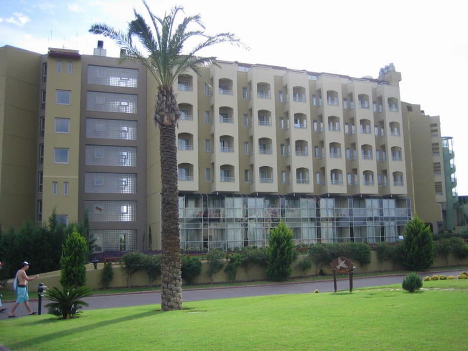 Rückseite des Hauptgebäudes Selectum Family Resort Side