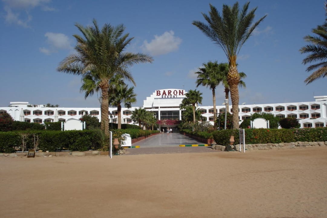 Hotel vom Strand aus gesehen Baron Resort