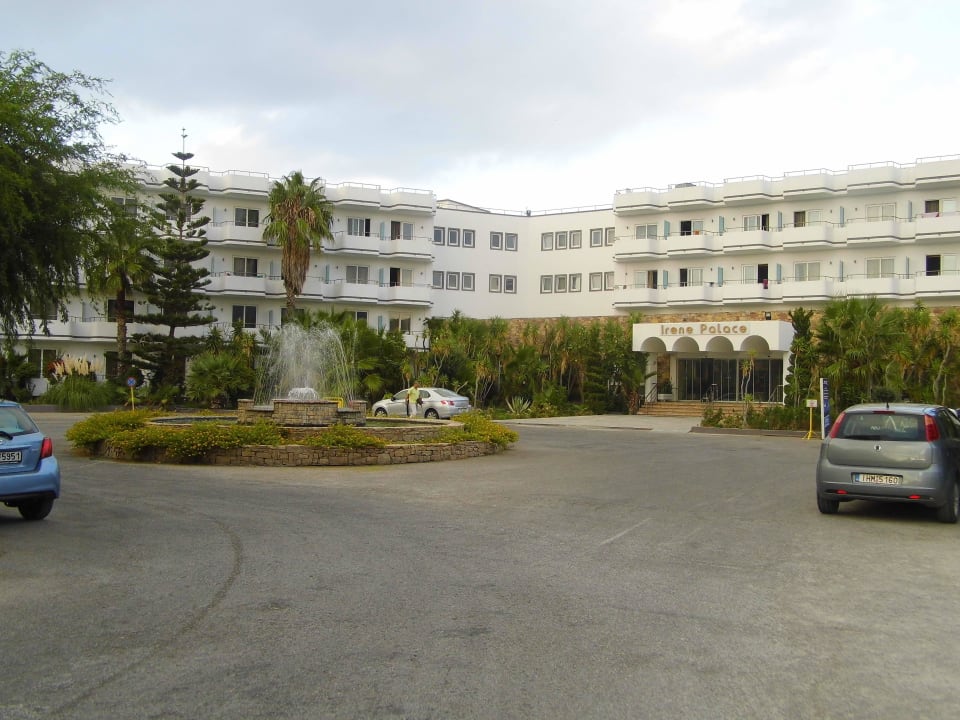Eingang Irene Palace Beach Resort Club alltoura