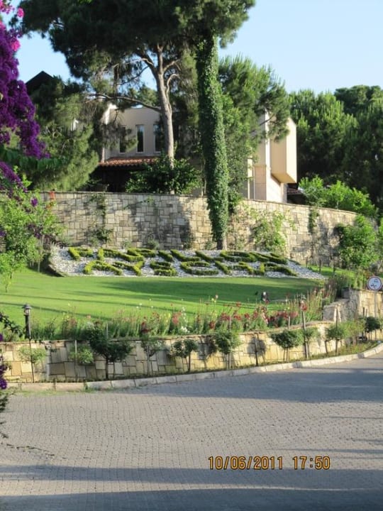 Przed hotelem Papillon Ayscha