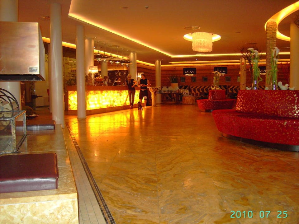 Zo proper The Alpine Palace