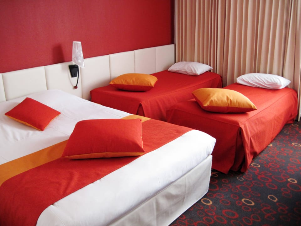 Chambre Quadruple Quality Hotel Alisée Poitiers Nord